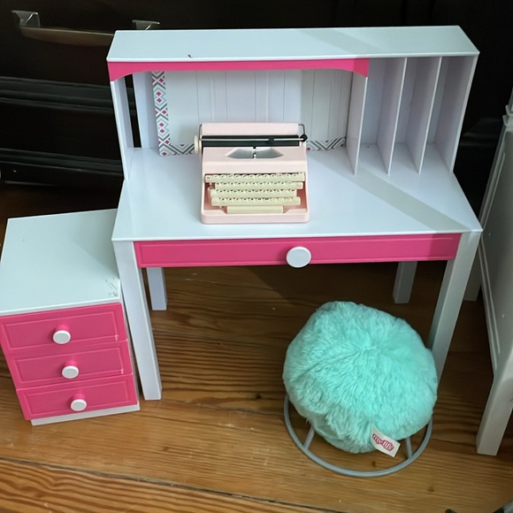 American Girl doll bed and desk set with accessories and clothes - Picture 6 of 16